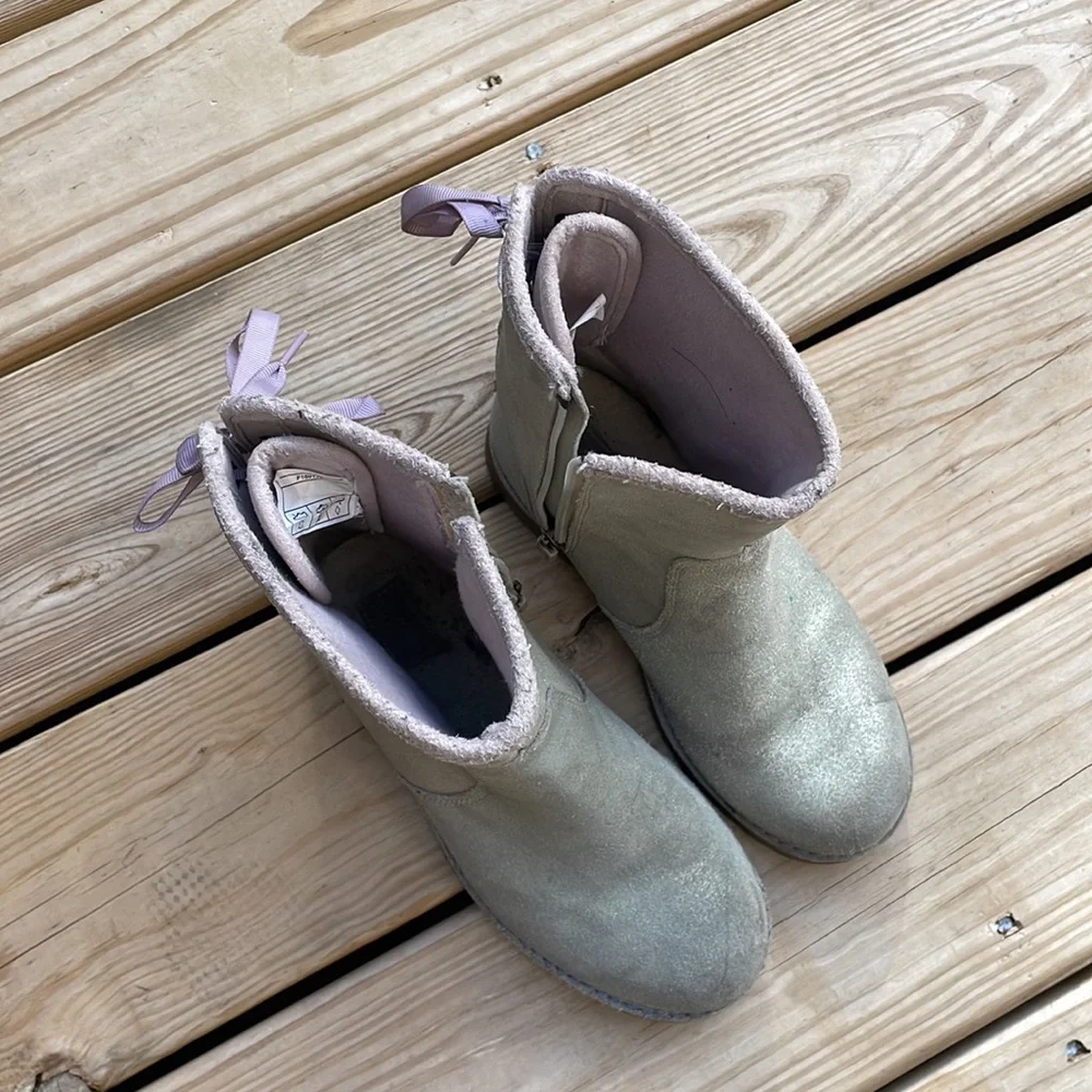 UGG Girls Corene Metallic Taupe Back Bow Winter Boots Size US 3